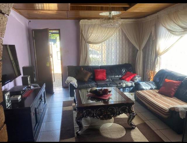 3 BEDROOM HOUSE FOR SALE IN PROTEA NORTH